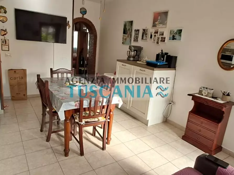 Immagine 2 di Appartamento in vendita  a Cecina