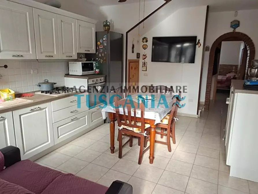Immagine 1 di Appartamento in vendita  a Cecina