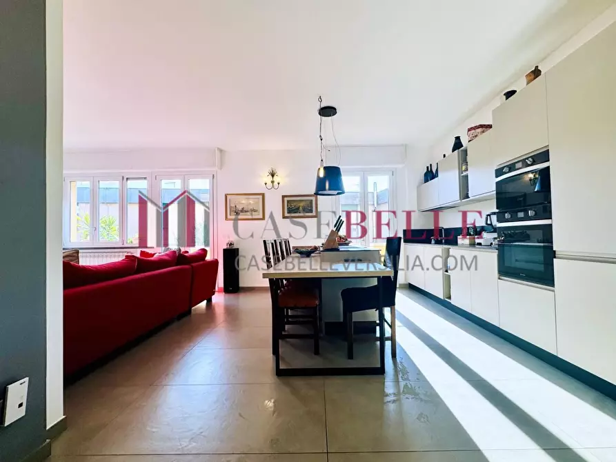 Immagine 2 di Appartamento in vendita  a Pietrasanta