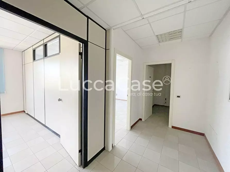 Immagine 6 di Ufficio in affitto  a Capannori