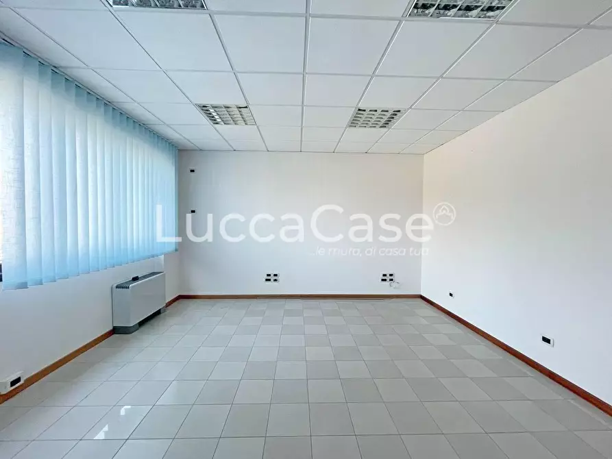 Immagine 3 di Ufficio in affitto  a Capannori