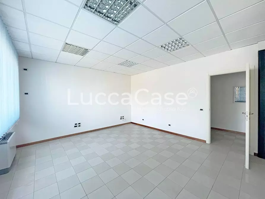 Immagine 7 di Ufficio in affitto  a Capannori