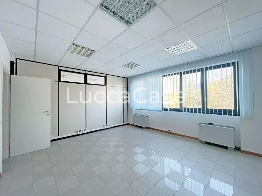 Immagine 5 di Ufficio in affitto  a Capannori