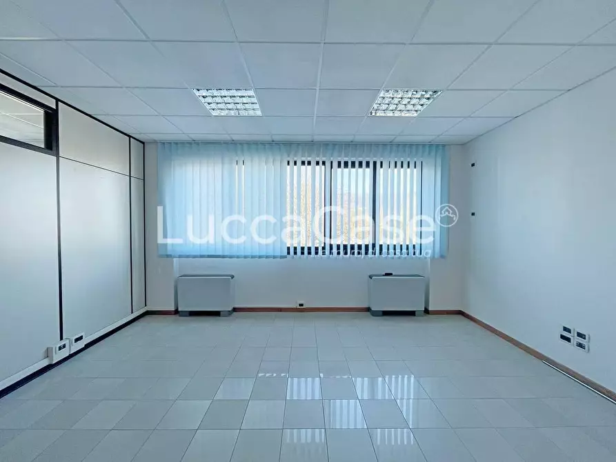 Immagine 2 di Ufficio in affitto  a Capannori