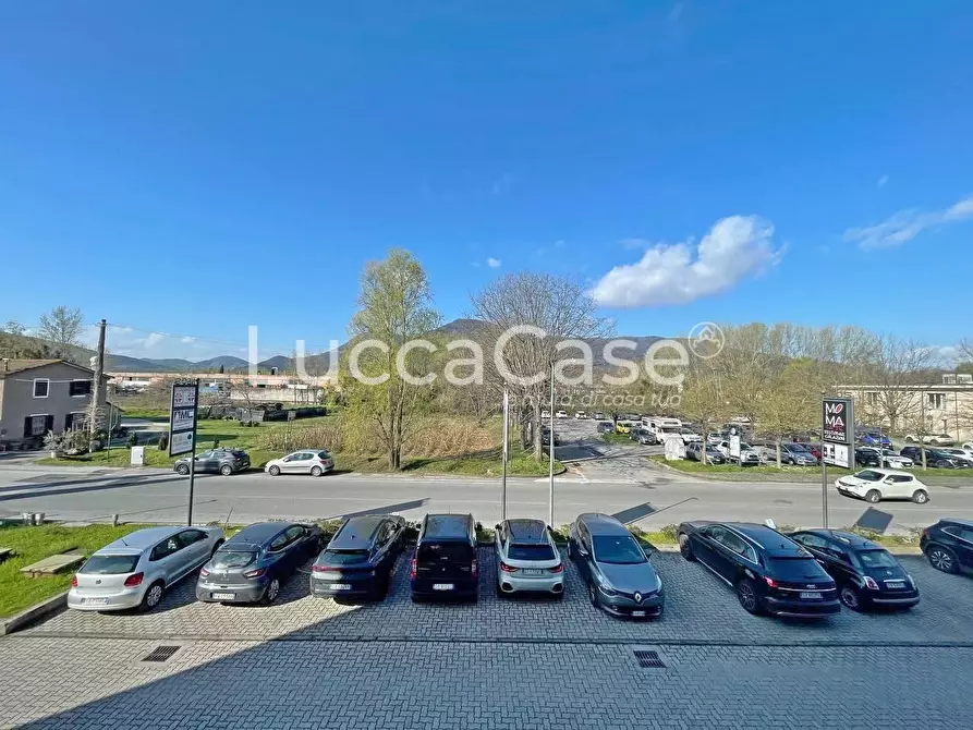 Immagine 8 di Ufficio in affitto  a Capannori