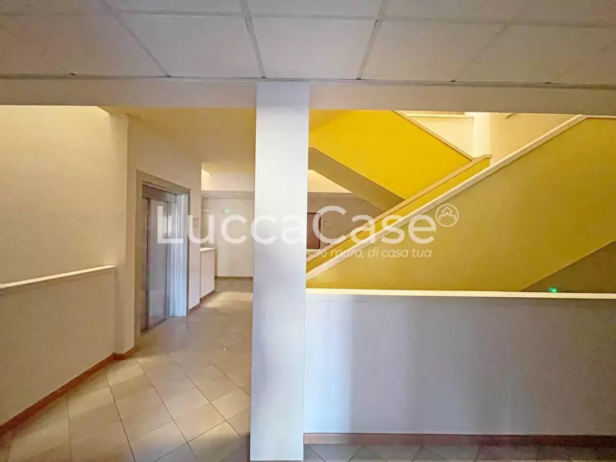 Immagine 13 di Ufficio in affitto  a Capannori