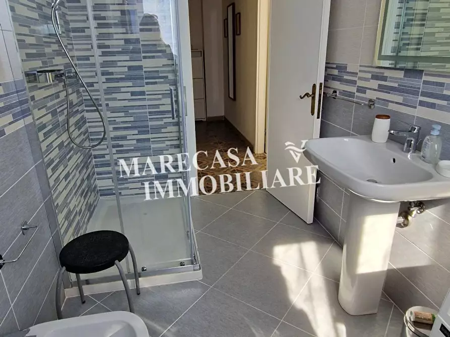 Immagine 7 di Appartamento in affitto  a Carrara