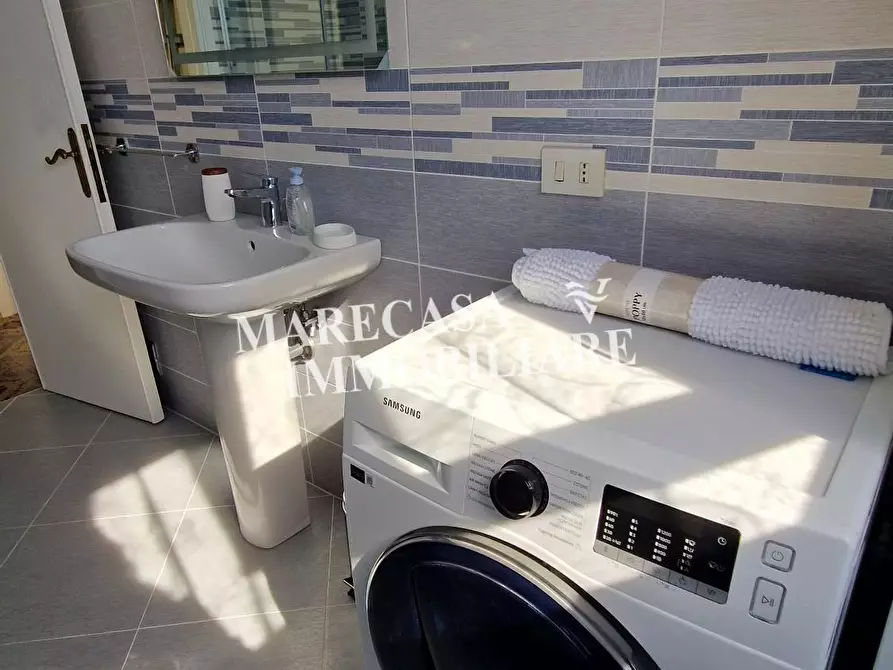 Immagine 6 di Appartamento in affitto  a Carrara