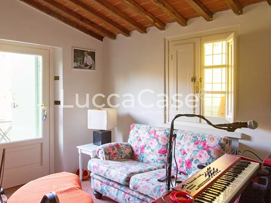 Immagine 26 di Casa colonica in vendita  a Capannori