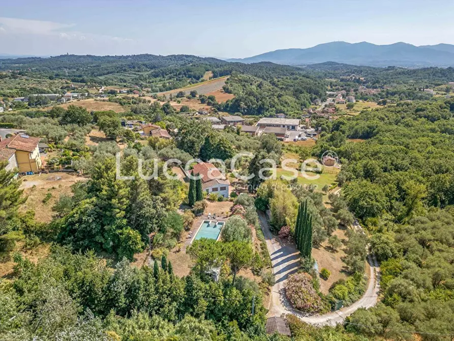 Immagine 3 di Casa colonica in vendita  a Capannori