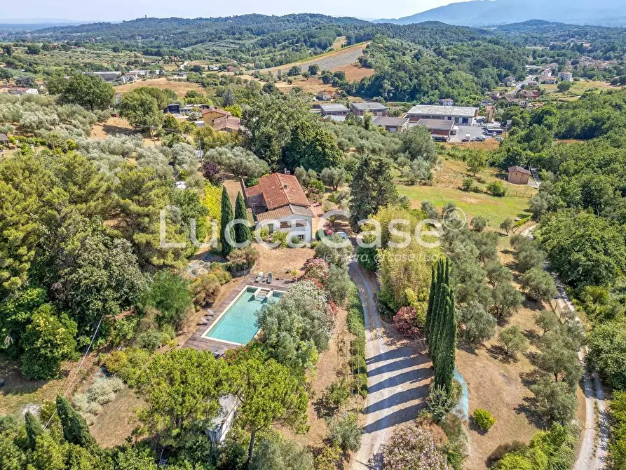 Immagine 10 di Casa colonica in vendita  a Capannori