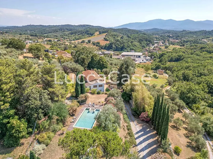 Immagine 4 di Casa colonica in vendita  a Capannori