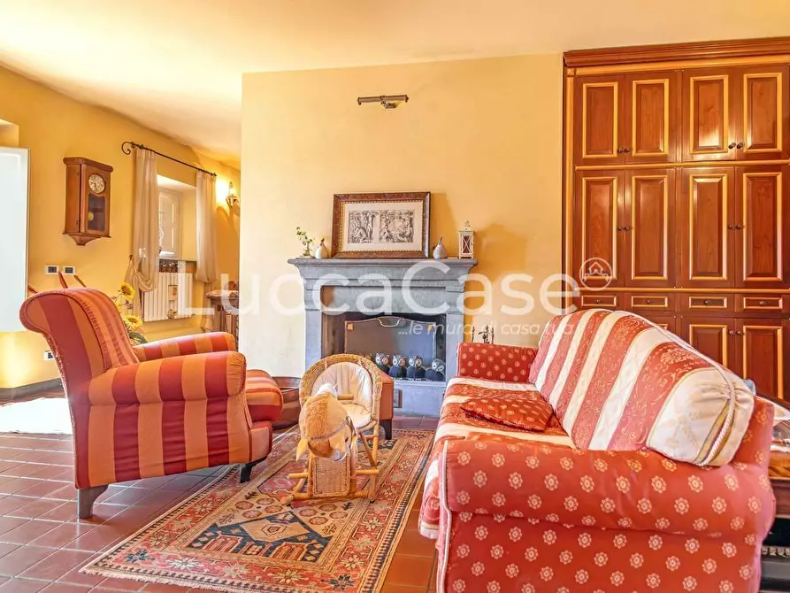 Immagine 21 di Casa colonica in vendita  a Capannori