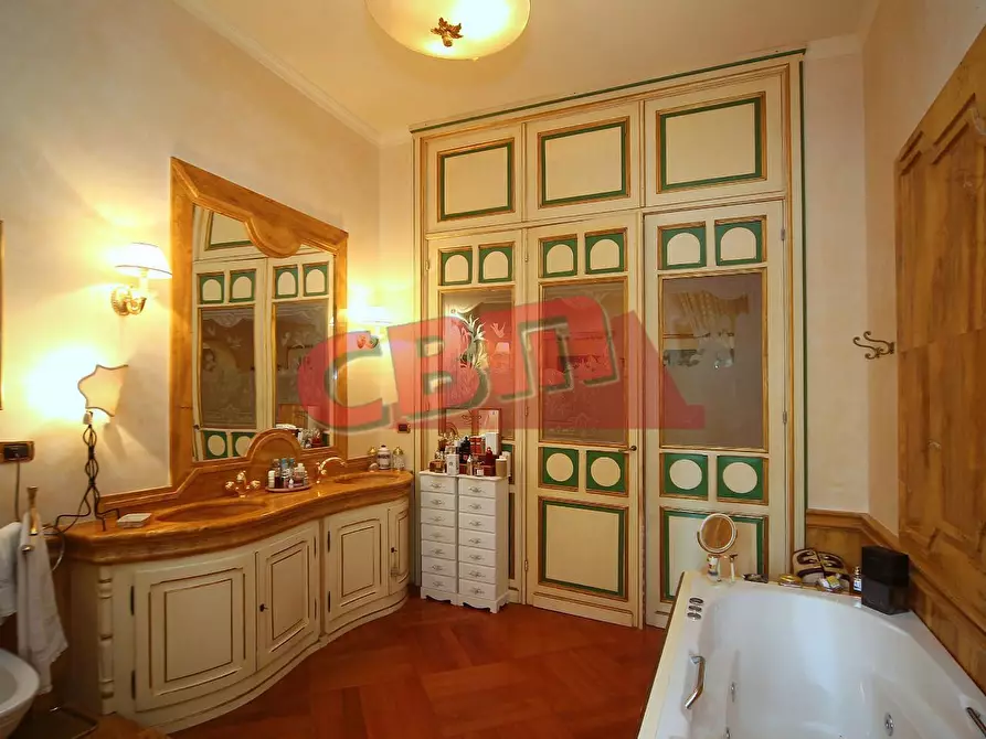 Immagine 30 di Appartamento in vendita  a Livorno