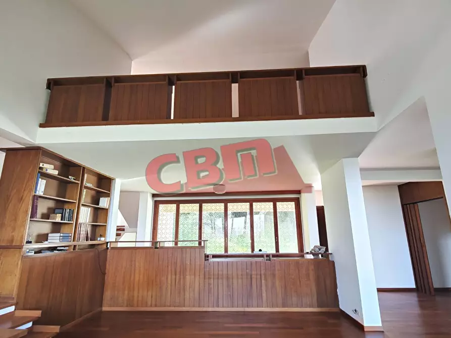 Immagine 4 di Villa in vendita  a Livorno