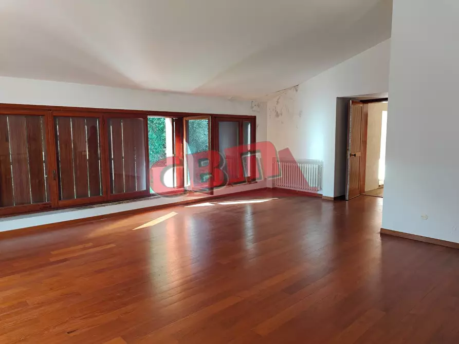 Immagine 17 di Villa in vendita  a Livorno