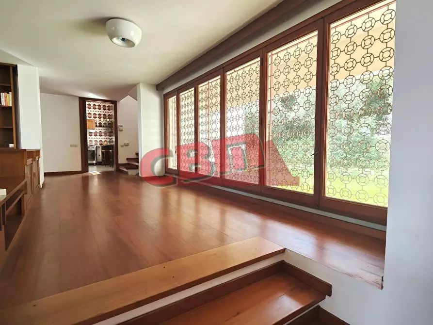 Immagine 5 di Villa in vendita  a Livorno