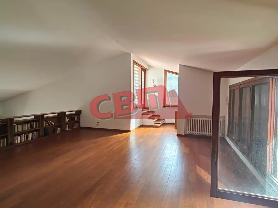 Immagine 27 di Villa in vendita  a Livorno