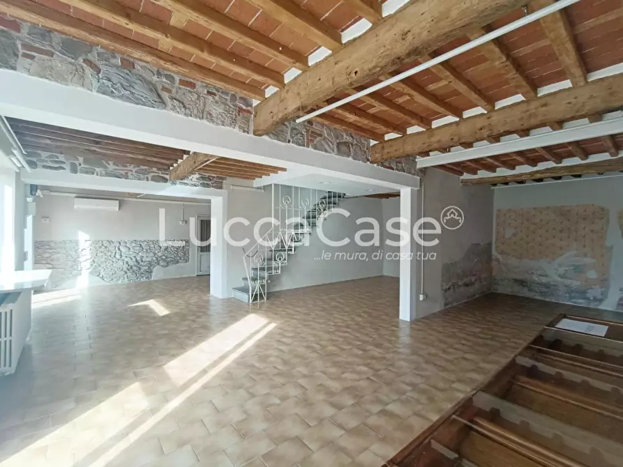 Immagine 7 di Locale commerciale in affitto  a Capannori