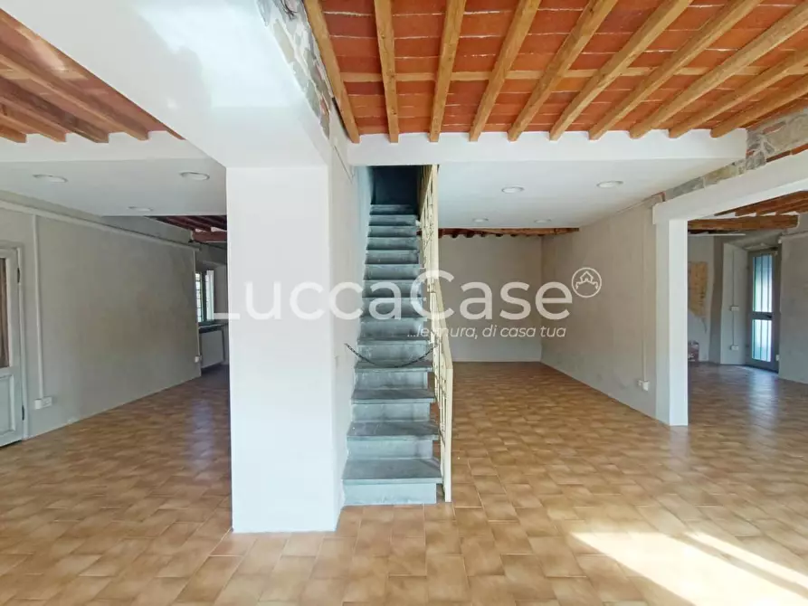 Immagine 4 di Locale commerciale in affitto  a Capannori