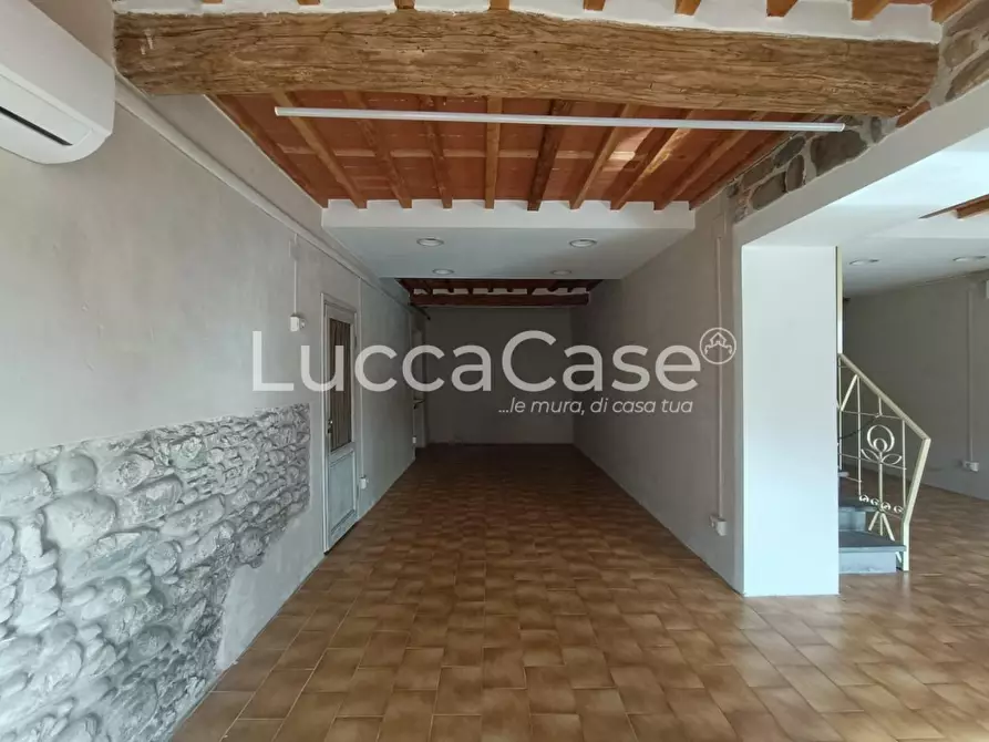 Immagine 6 di Locale commerciale in affitto  a Capannori