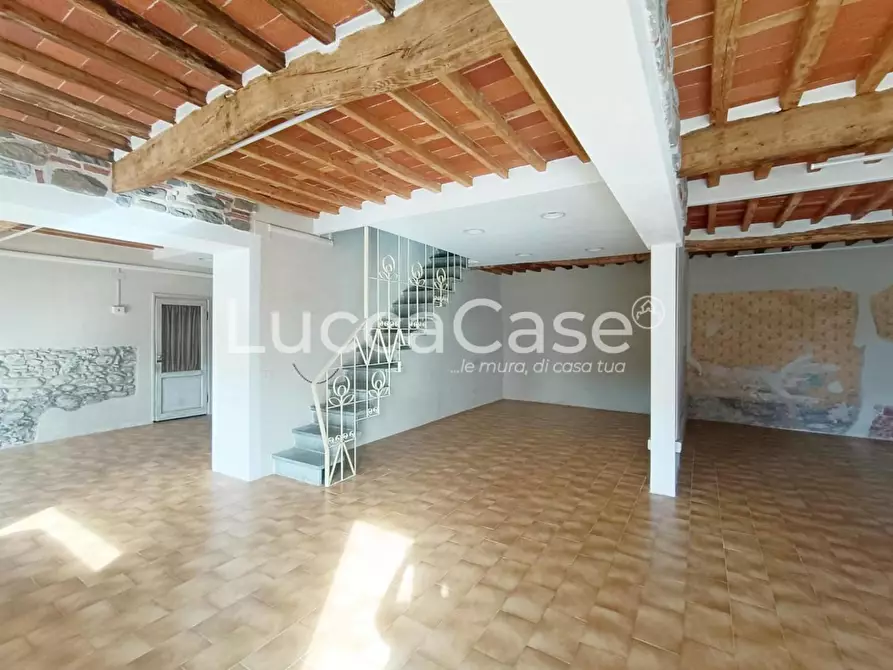 Immagine 1 di Locale commerciale in affitto  a Capannori