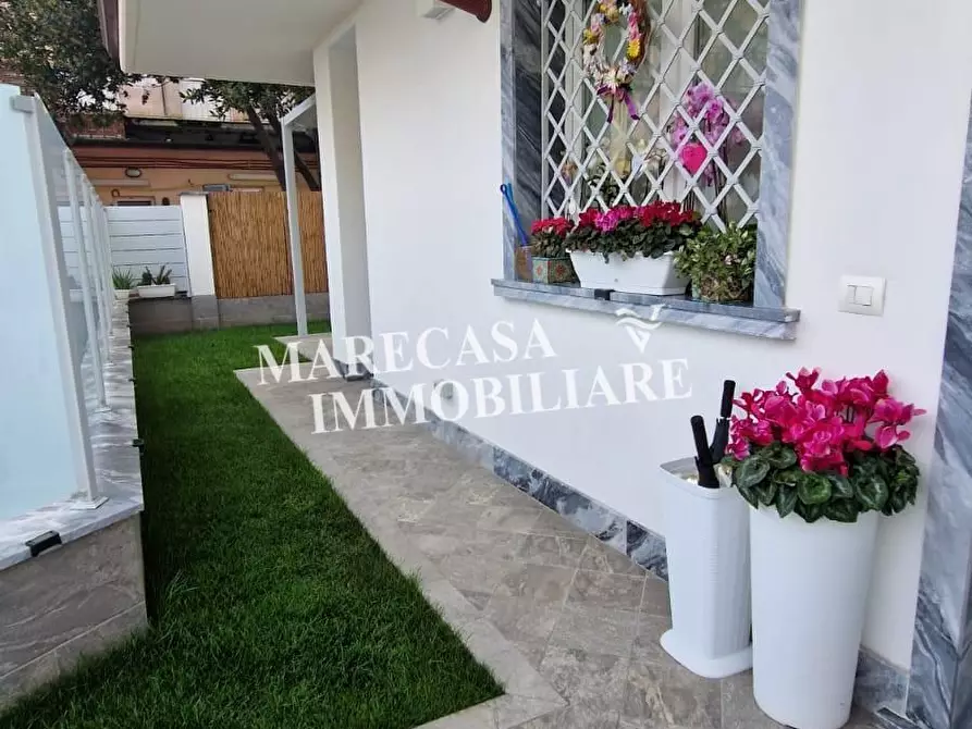 Immagine 26 di Porzione di casa in vendita  a Carrara