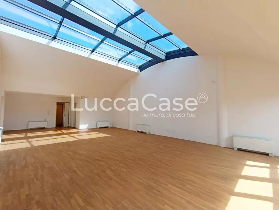 Immagine 2 di Ufficio in affitto  a Lucca