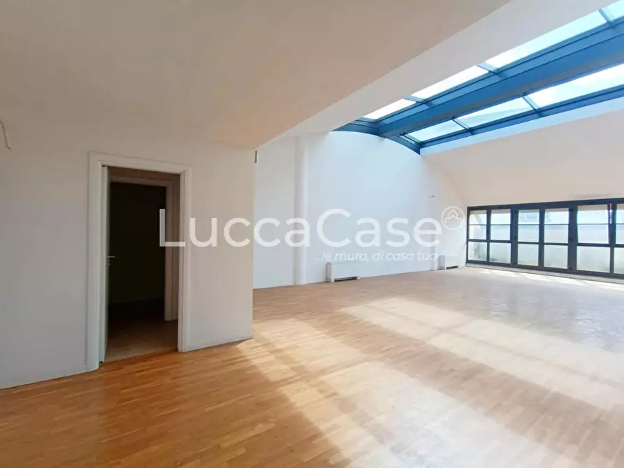 Immagine 5 di Ufficio in affitto  a Lucca