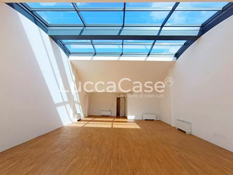 Immagine 3 di Ufficio in affitto  a Lucca