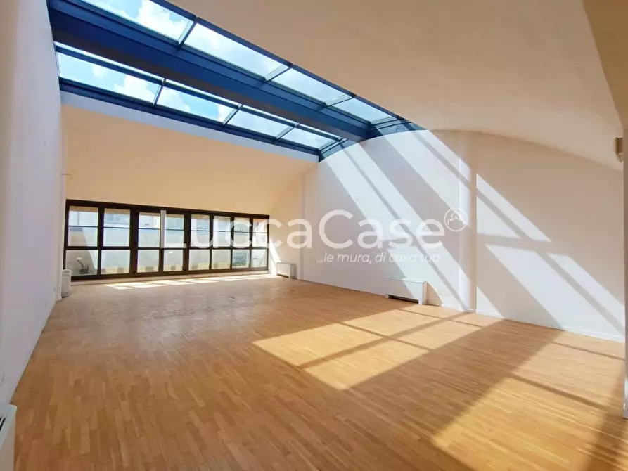 Immagine 6 di Ufficio in affitto  a Lucca