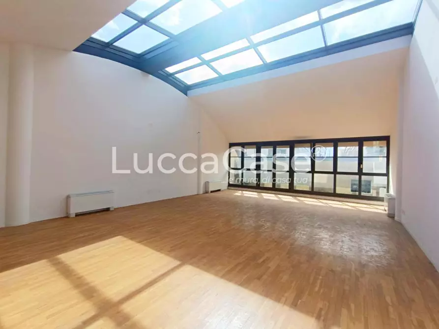 Immagine 13 di Ufficio in affitto  a Lucca