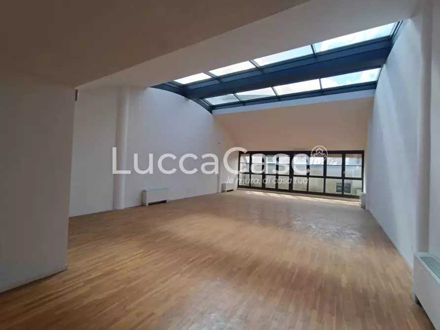 Immagine 7 di Ufficio in affitto  a Lucca