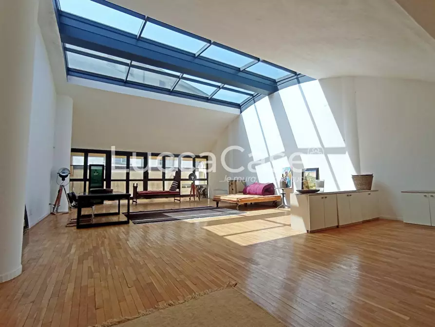 Immagine 9 di Ufficio in affitto  a Lucca