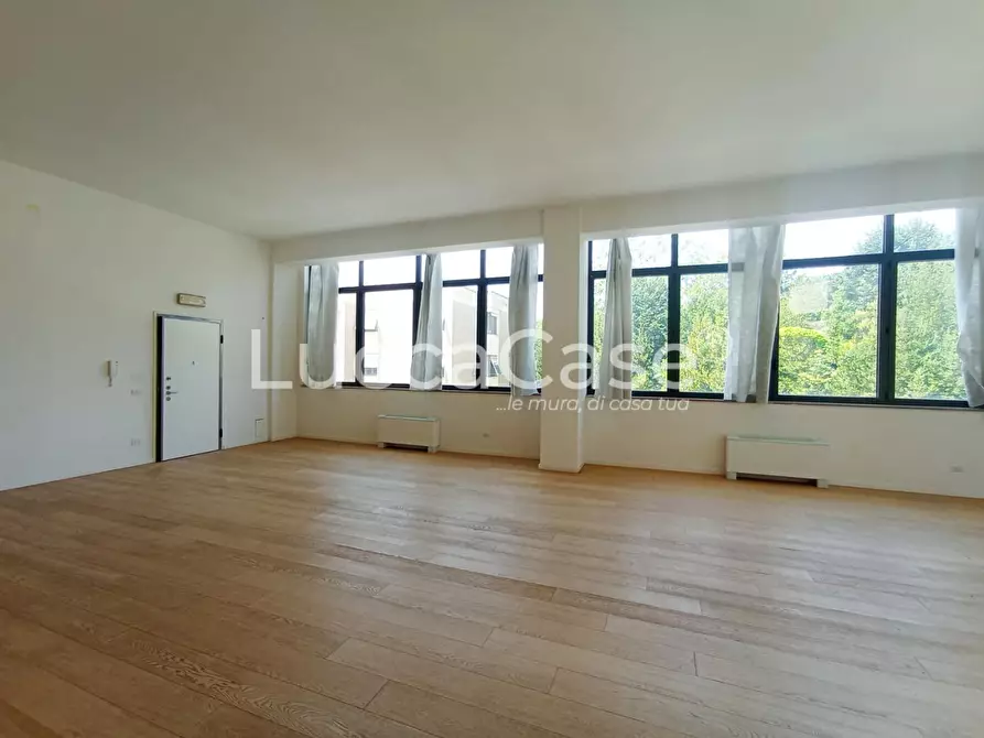 Immagine 17 di Ufficio in affitto  a Lucca