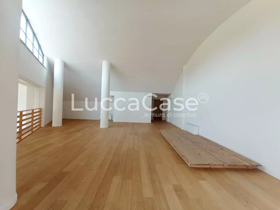 Immagine 4 di Ufficio in affitto  a Lucca