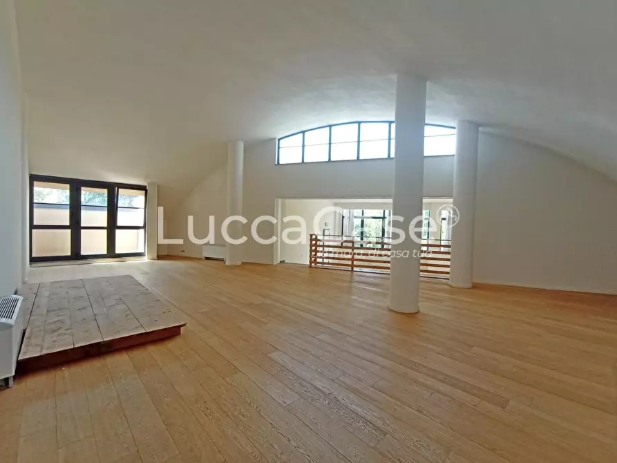Immagine 3 di Ufficio in affitto  a Lucca