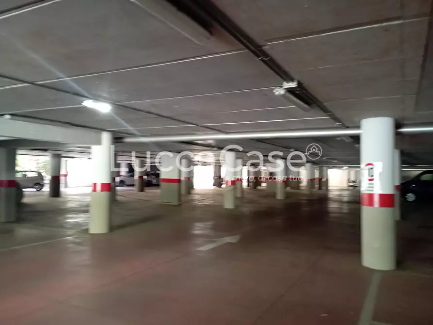 Immagine 19 di Ufficio in affitto  a Lucca