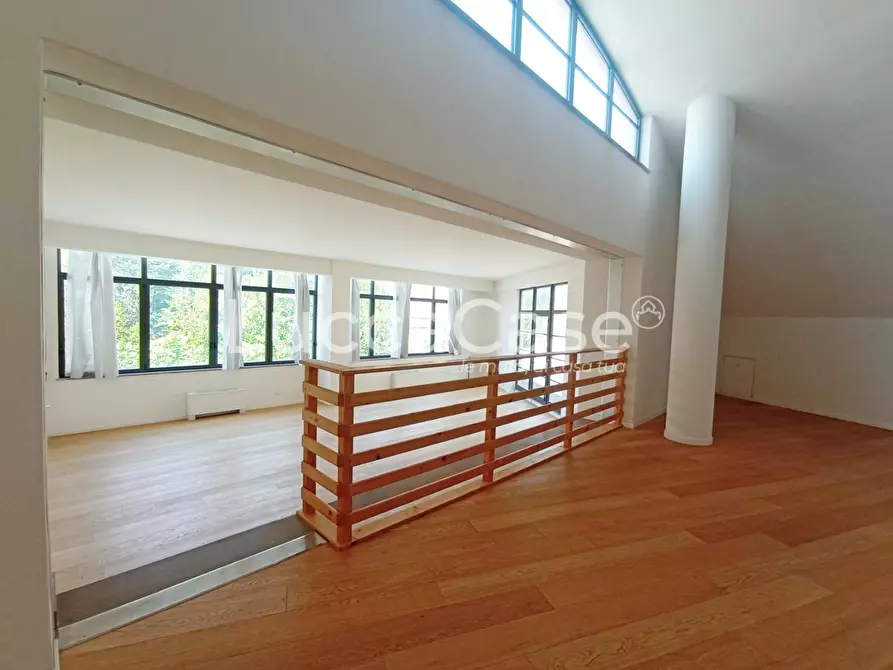 Immagine 7 di Ufficio in affitto  a Lucca