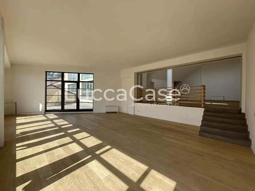 Immagine 11 di Ufficio in affitto  a Lucca