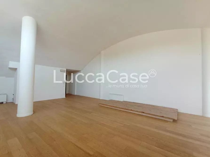 Immagine 6 di Ufficio in affitto  a Lucca
