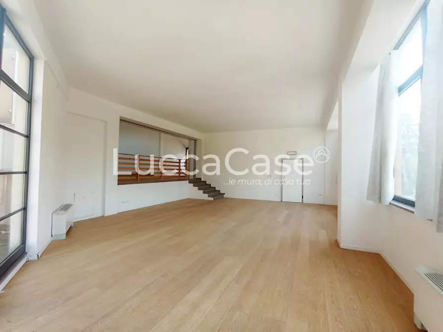 Immagine 9 di Ufficio in affitto  a Lucca