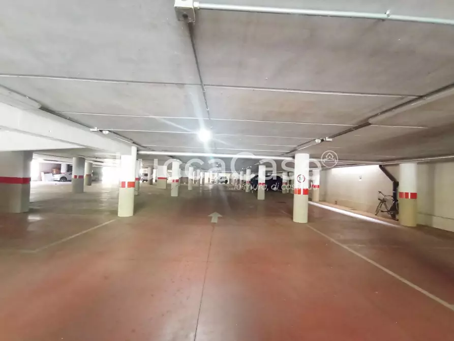 Immagine 20 di Ufficio in affitto  a Lucca