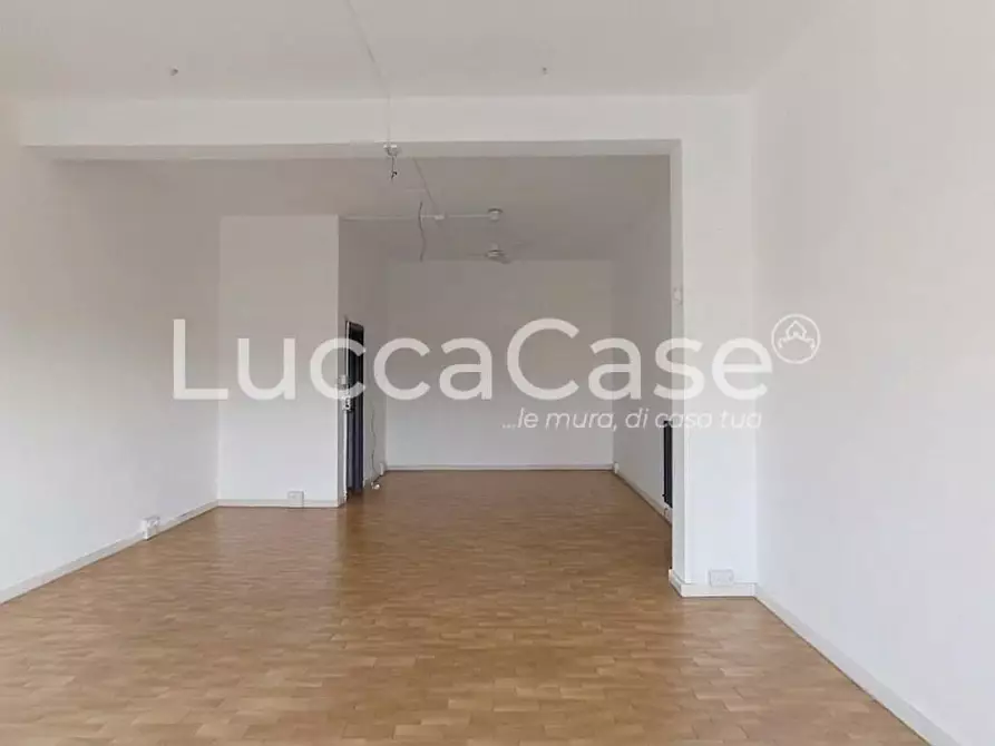 Immagine 2 di Locale commerciale in affitto  a Capannori