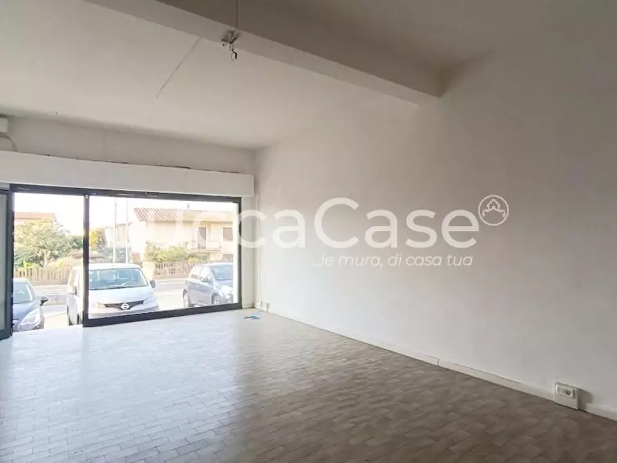 Immagine 1 di Locale commerciale in affitto  a Capannori
