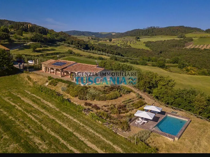 Immagine 1 di Villa in vendita  a Volterra