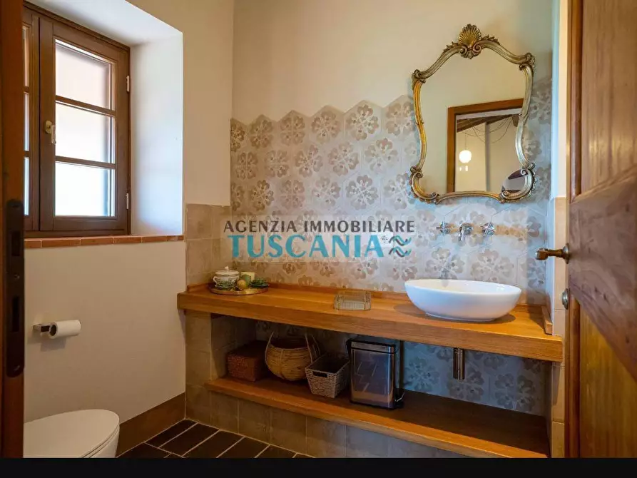 Immagine 18 di Villa in vendita  a Volterra