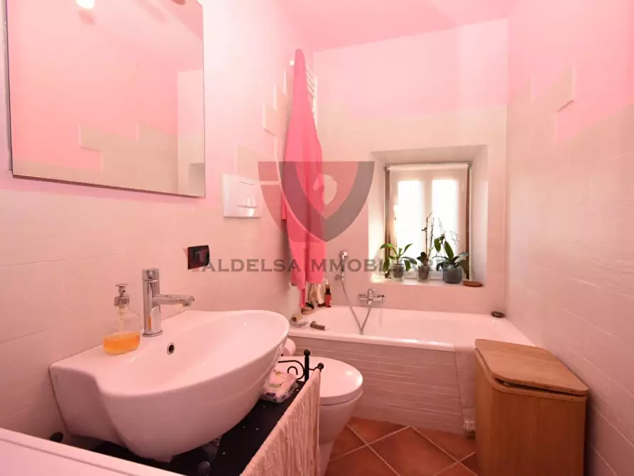 Immagine 13 di Appartamento in vendita  a Colle Di Val D'elsa