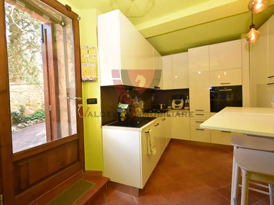 Immagine 11 di Appartamento in vendita  a Colle Di Val D'elsa