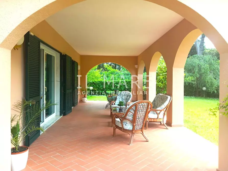 Immagine 5 di Villa in vendita  a Massa